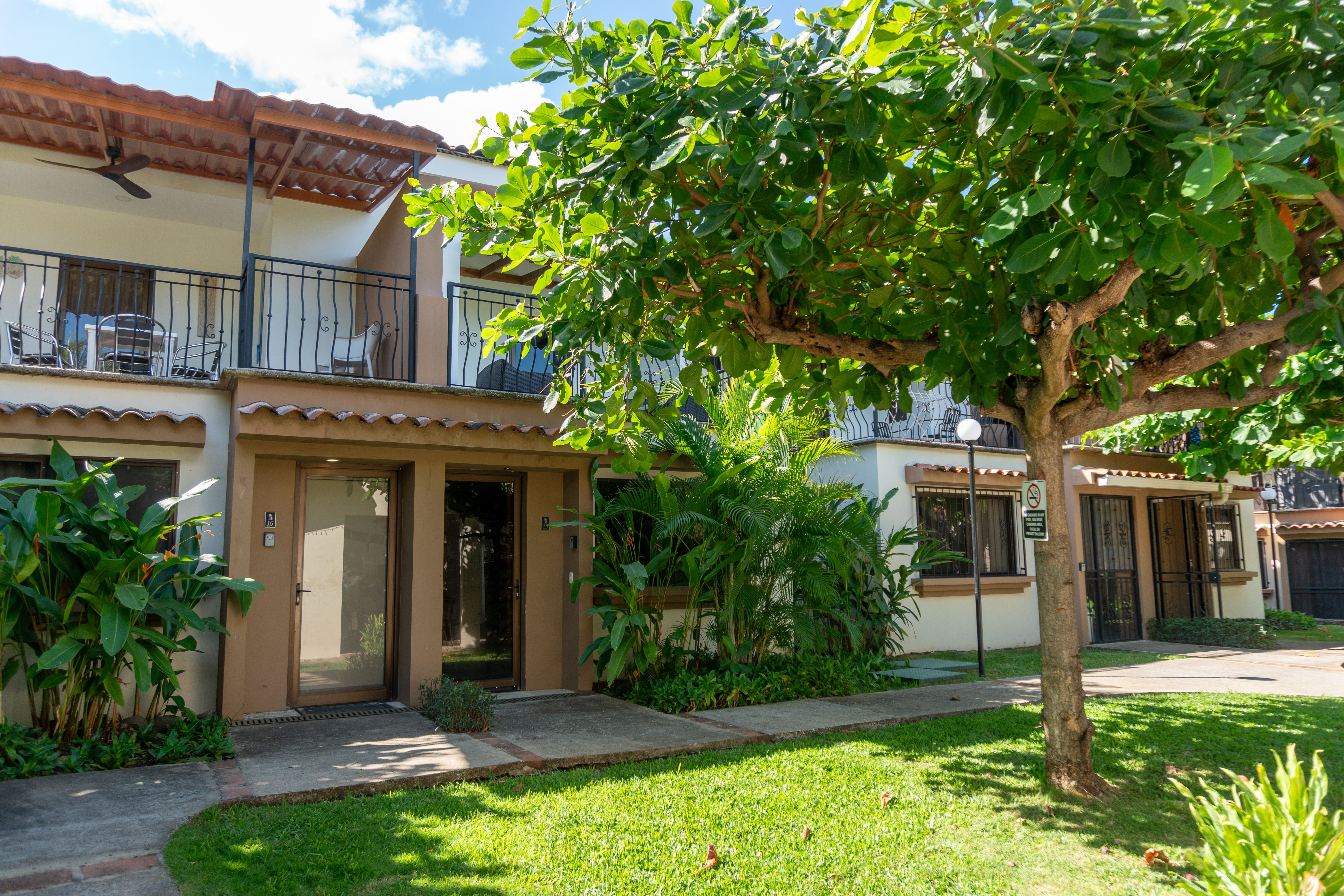 Jade Beach A15 – Renovated 2-Bedroom Condo in Playas del Coco